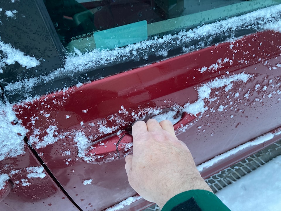 241204-hto-handondoorhandle