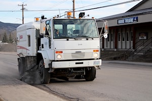 PHOTO: Street sweeper cleans up around Houston