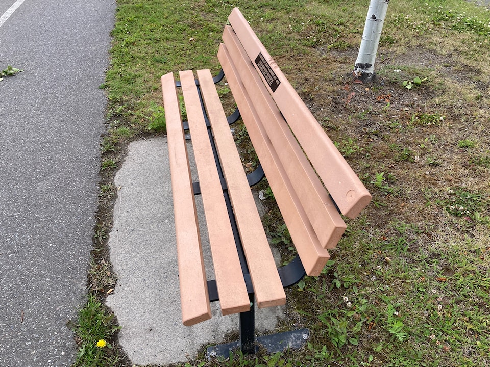 250717-tst-plasticbenches
