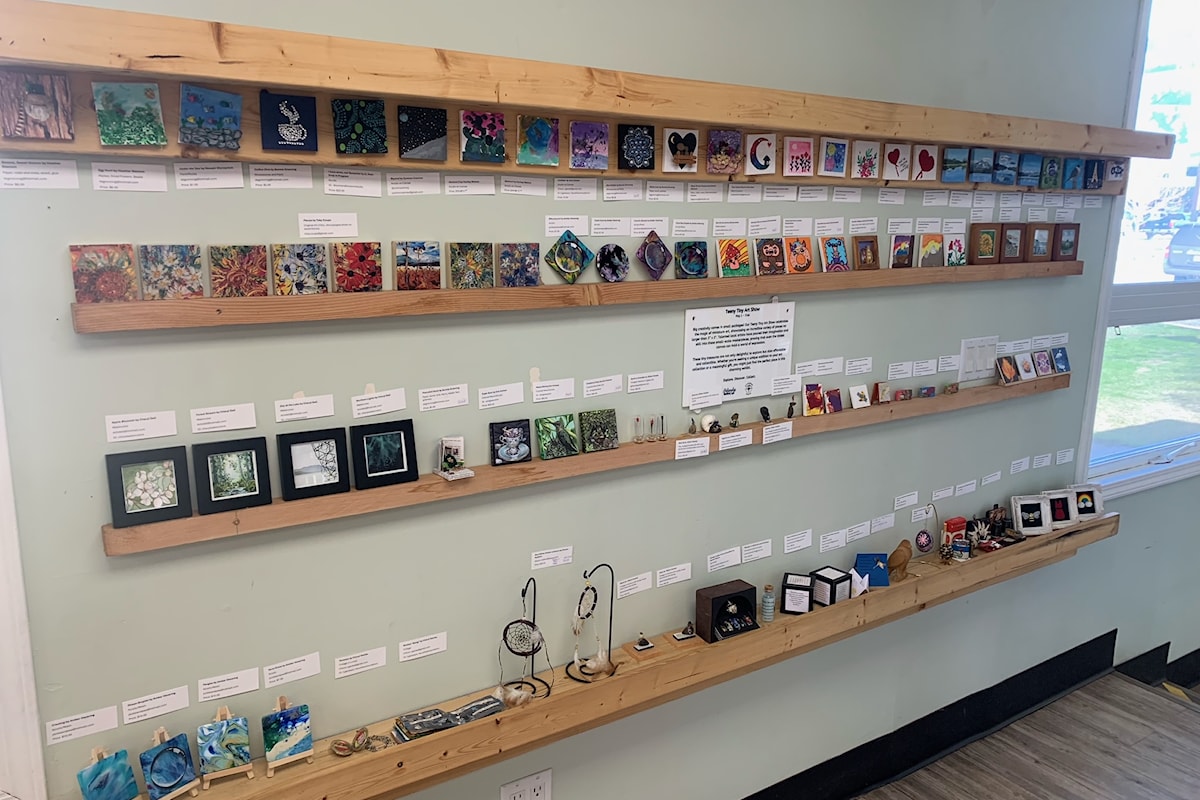 Tiny art show makes big impression