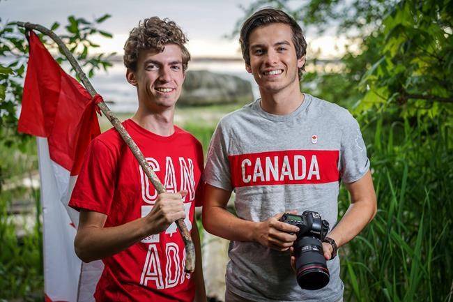 Two UBC students hitchhike across Canada, spending a total of $10