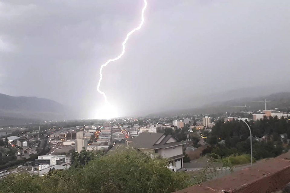 18432076_web1_kamloops-thunder