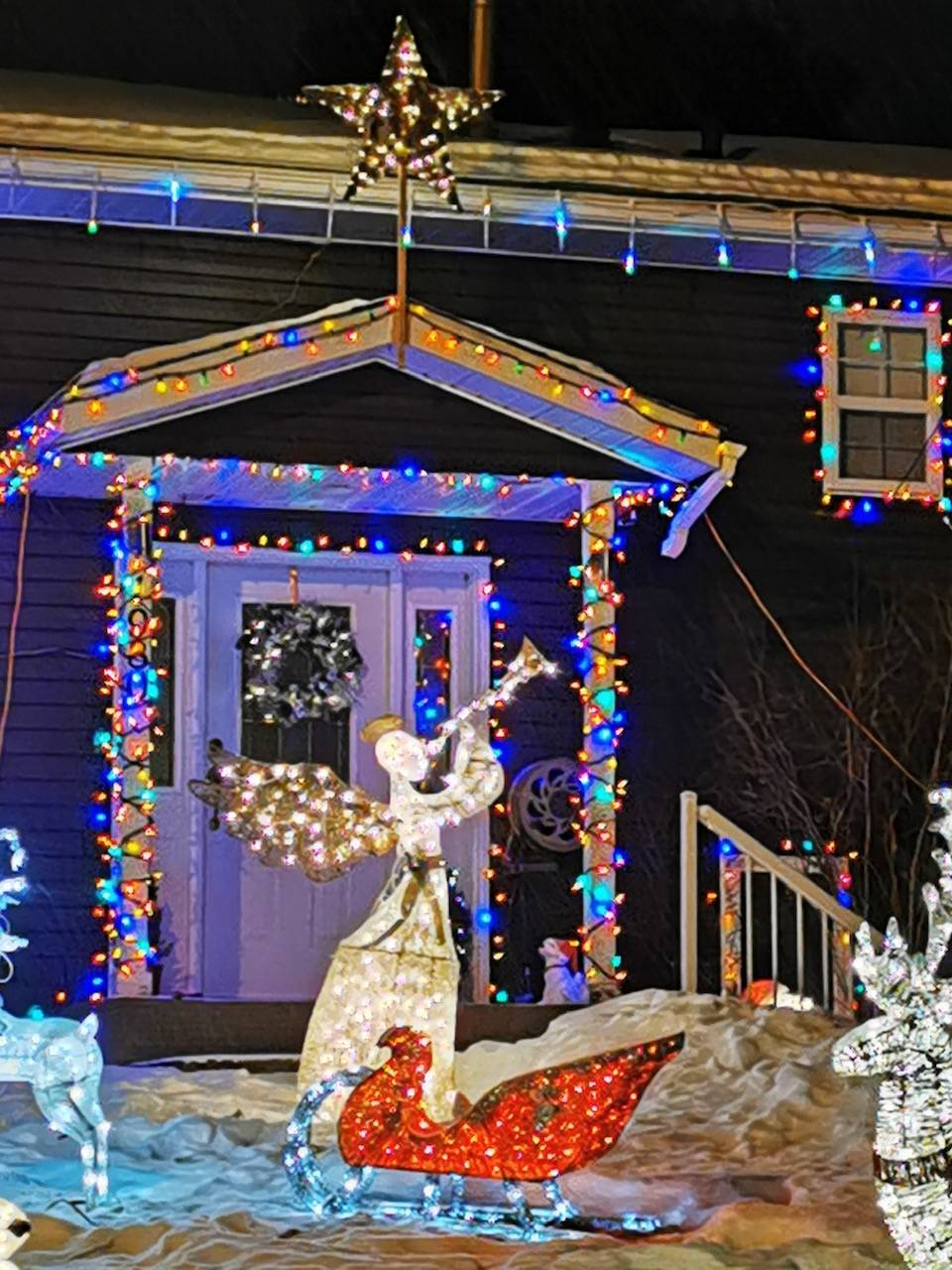23683552_web1_201223-HTO-SA.Christmas.Lights-CHRISTMAS_3