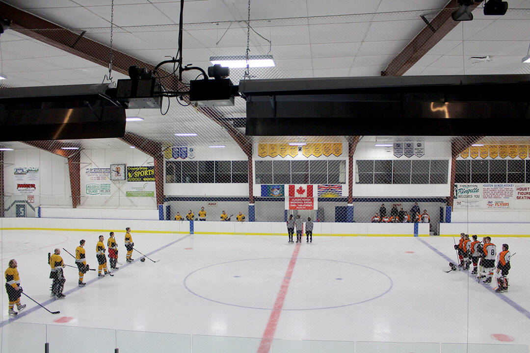 31331520_web1_221221HTOHSS.teachers.vs.students.hockey.game_8