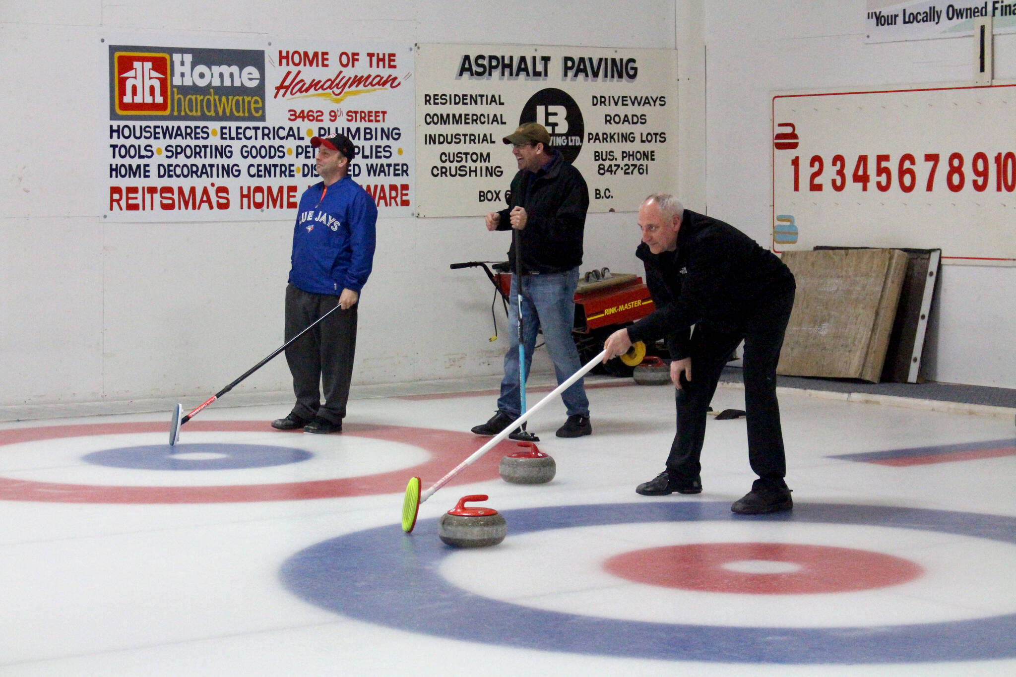 31782311_web1_230215-HTO_curling_7