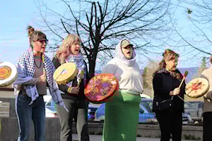 Amnesty presents international solidarity letters to Wet'suwet’en Nation