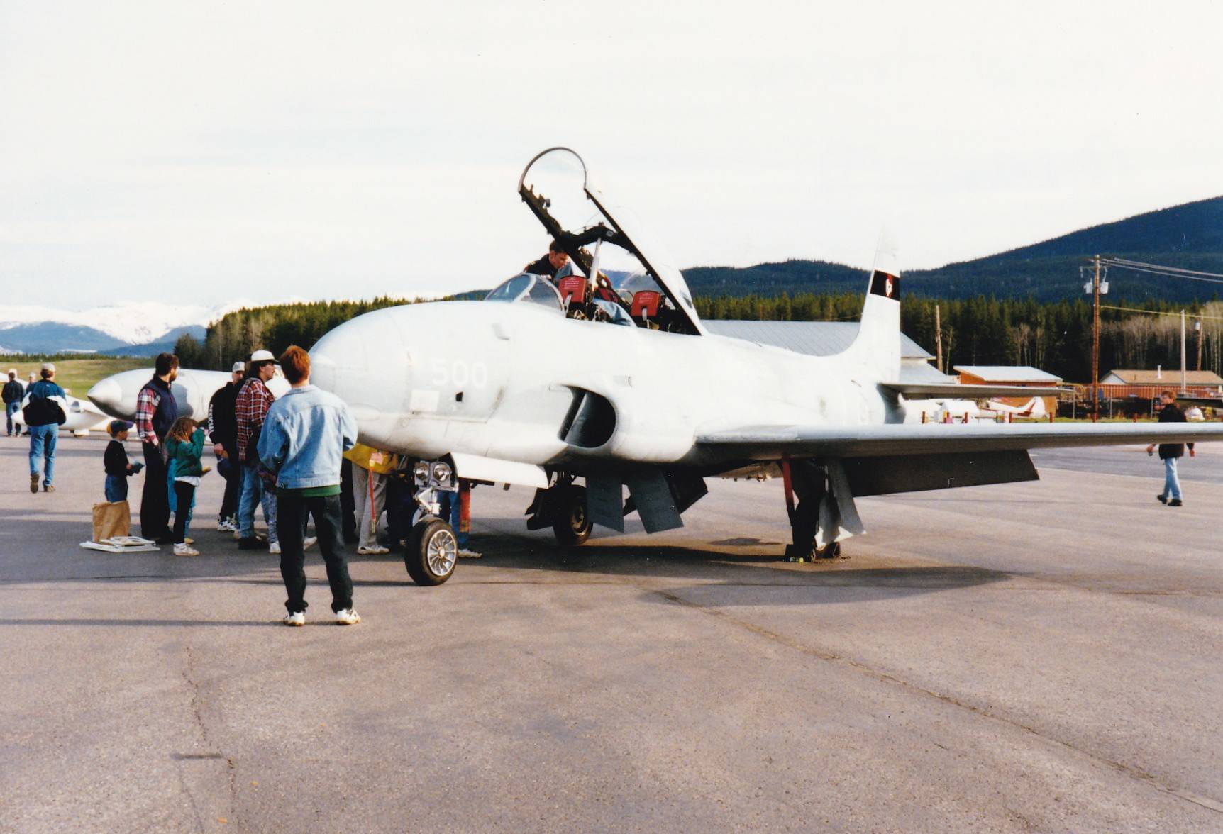 9303961_web1_Combat-Trainer-97-Airshow