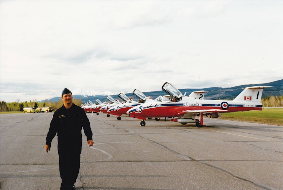 9303961_web1_Snowbirds-97-Airshow