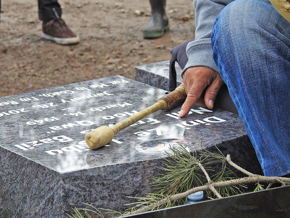 9454152_web1_Wetsuweten-headstone--Christine-Bruce