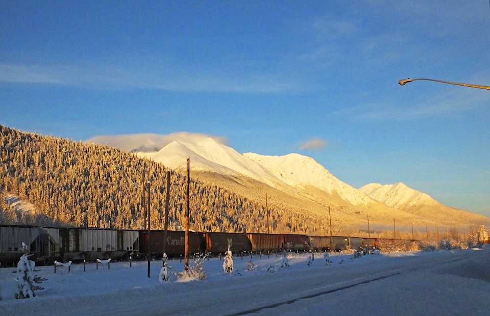 9846083_web1_Front-train-snow