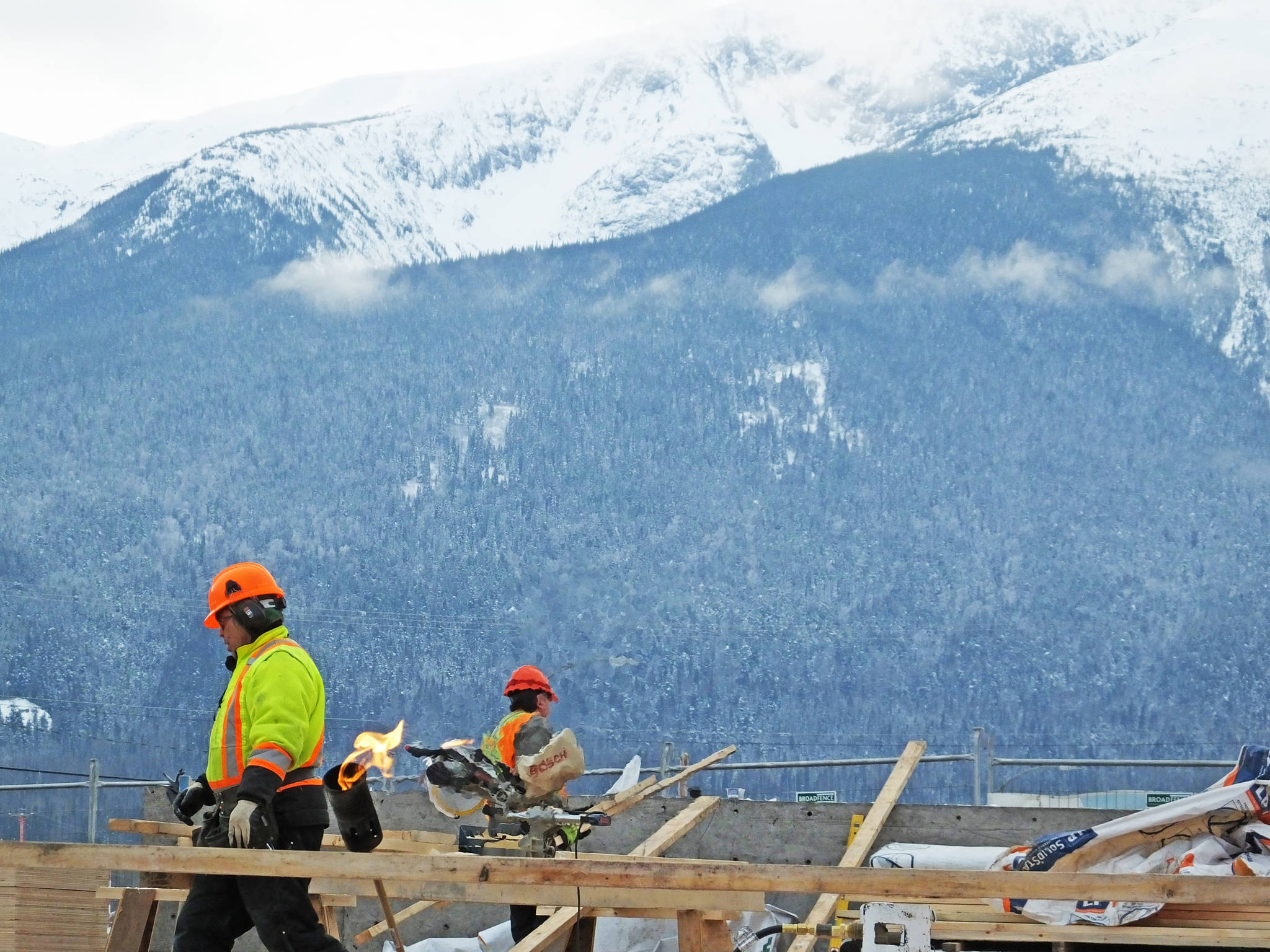 9888141_web1_Smithers-Airport-construction-workers