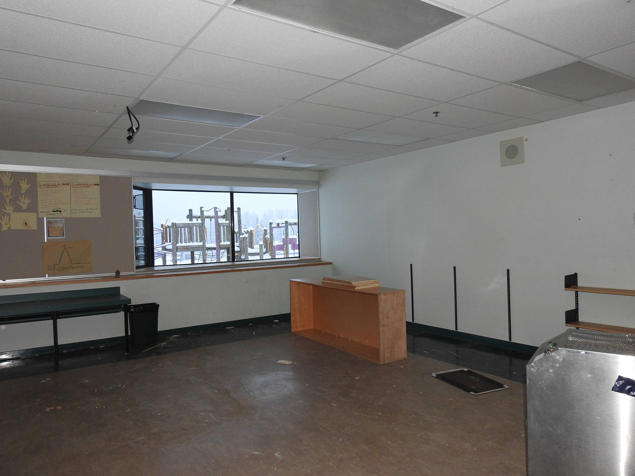 10118667_web1_Moricetown-School-flood-room