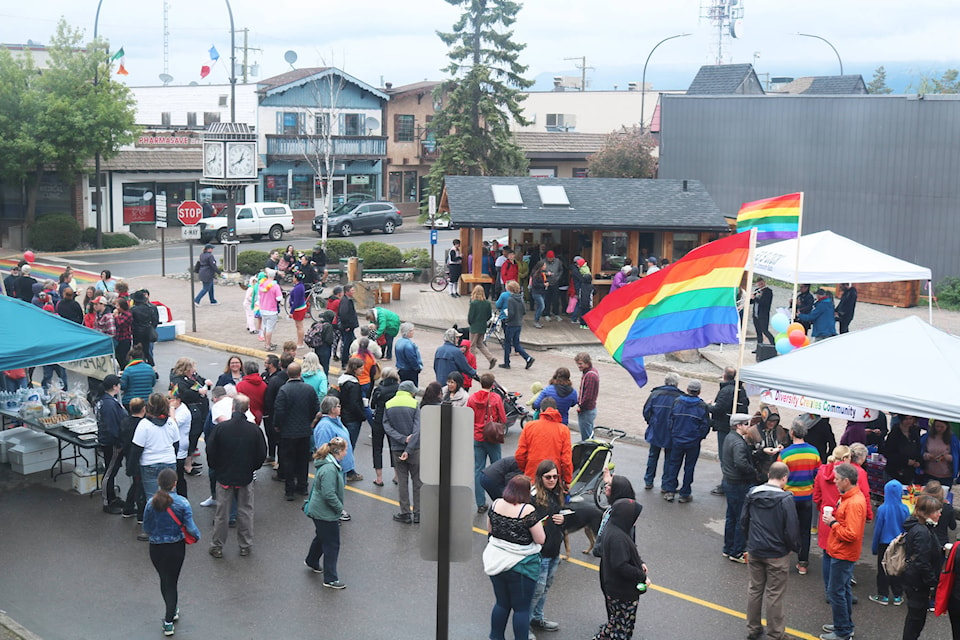 12257980_web1_Smithers-Pride-Crowd-2