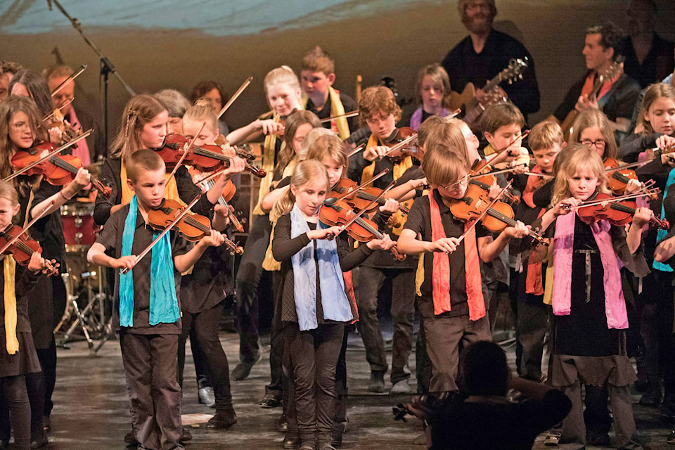 12639146_web1_Valley-Youth-Fiddlers