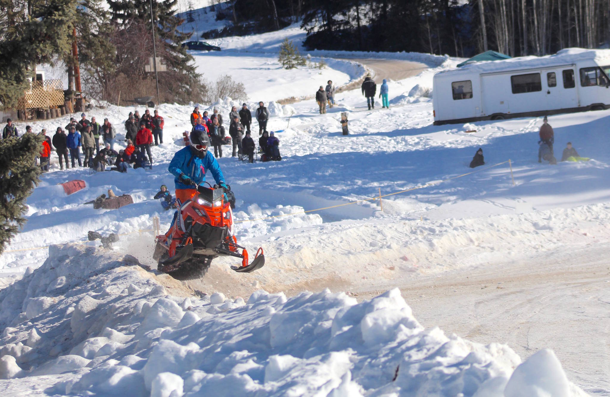 15789649_web1_WinterTriOvalRace7