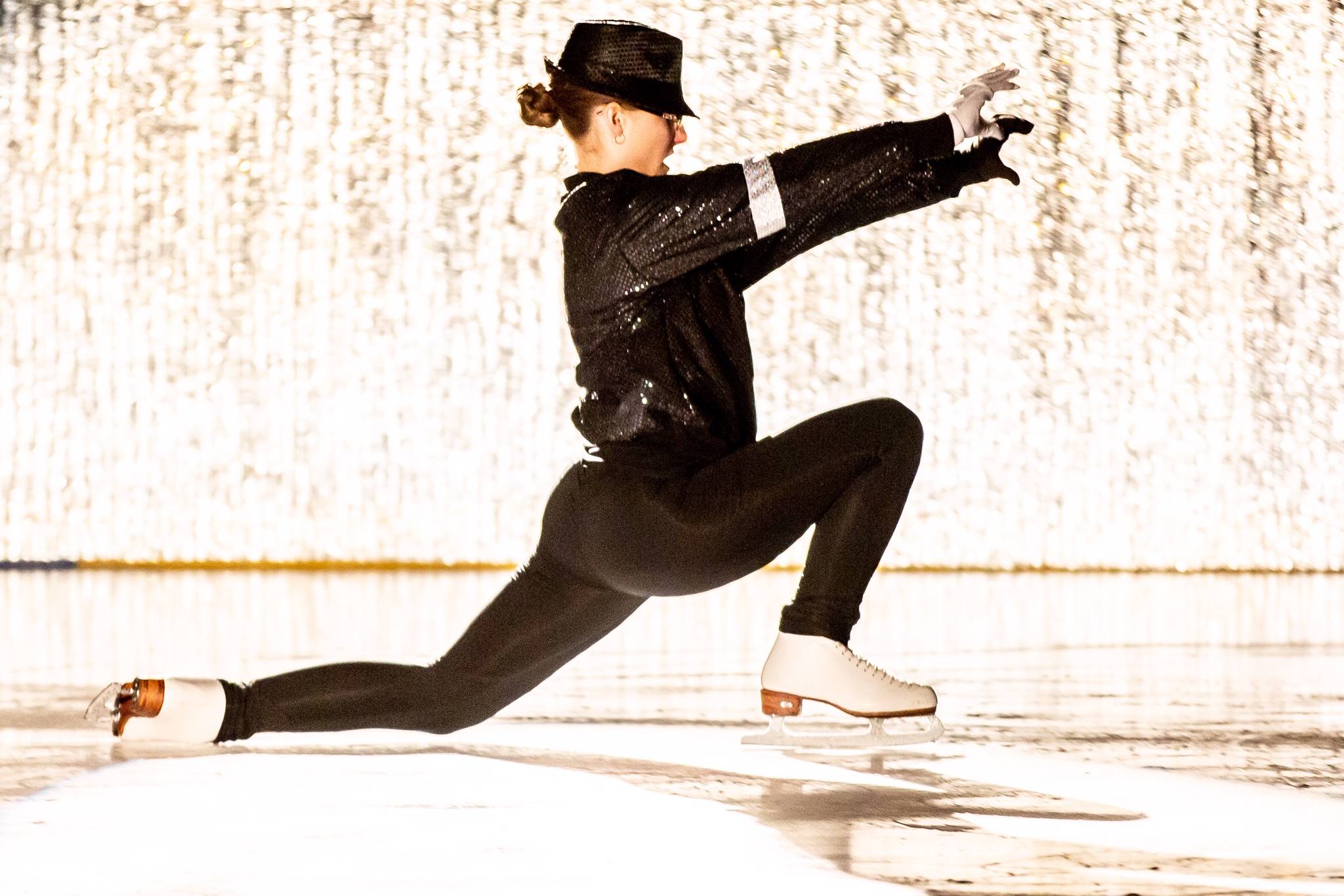 15897867_web1_Smithers-figure-skating-Rebecca-Huxtable