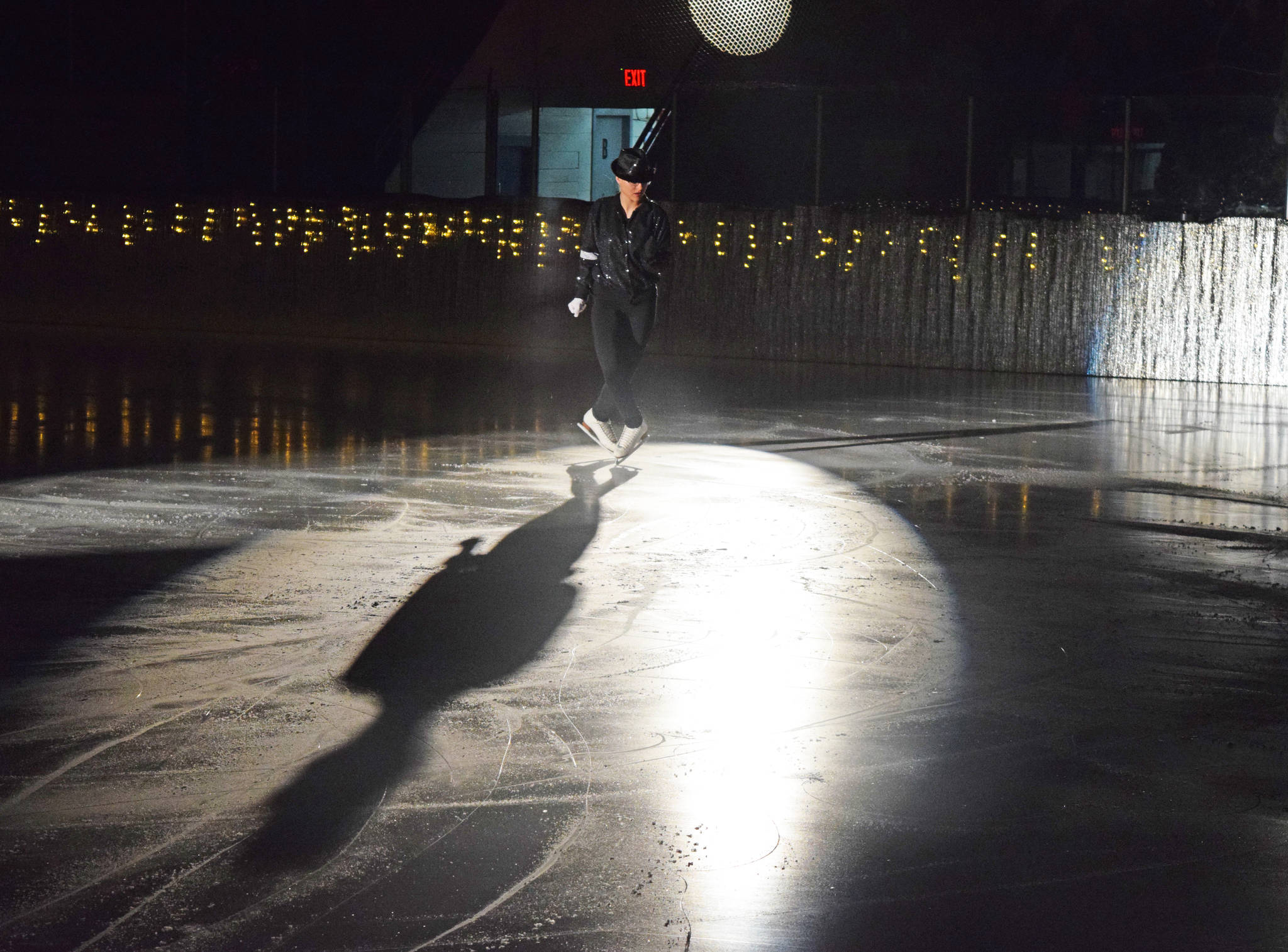 15897867_web1_Smithers-figure-skating-huxtable