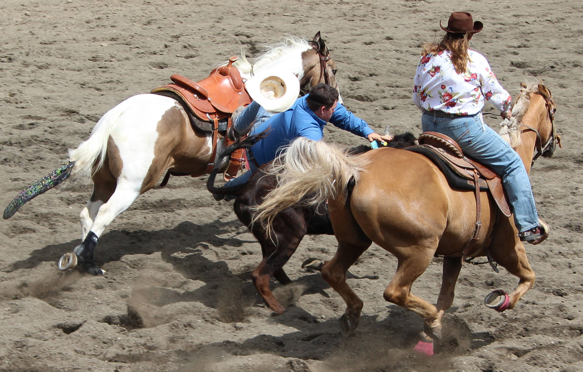 17113511_web1_kispiox-rodeo-steer-wrestling-2