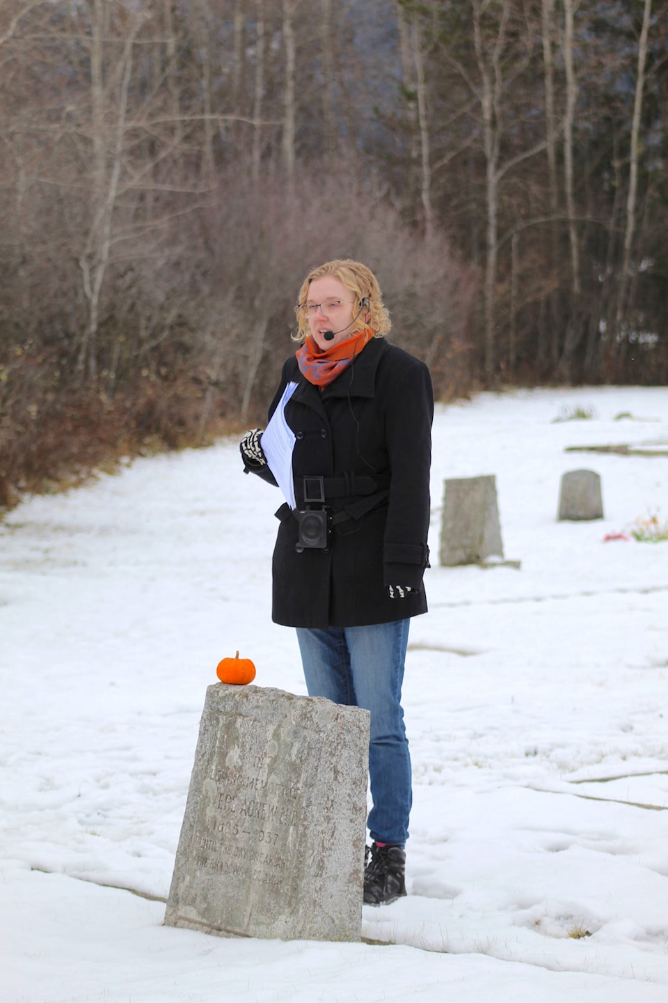 19125158_web1_191023-SIN-CemetryWalk