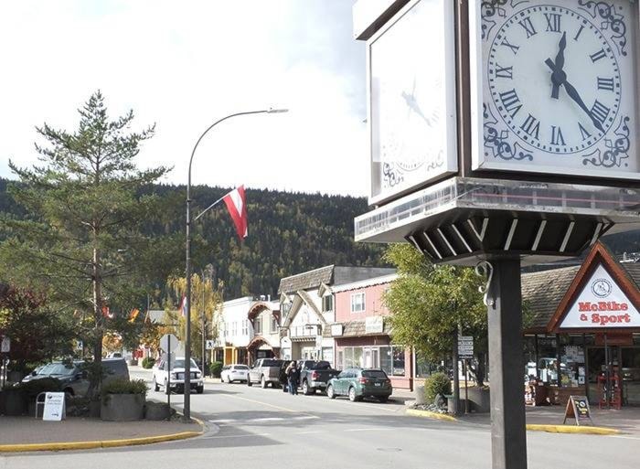 23985975_web1_191218-sin-downtown-smithers
