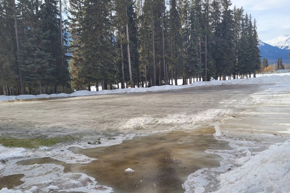 28133220_web1_220217-SIN-golf-course-volunteers-needed-to-clear-greens-ice_2