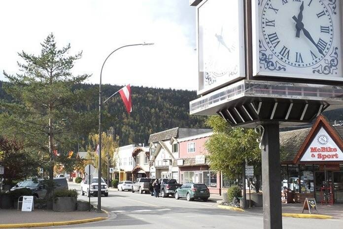 28508114_web1_191218-sin-downtown-smithers