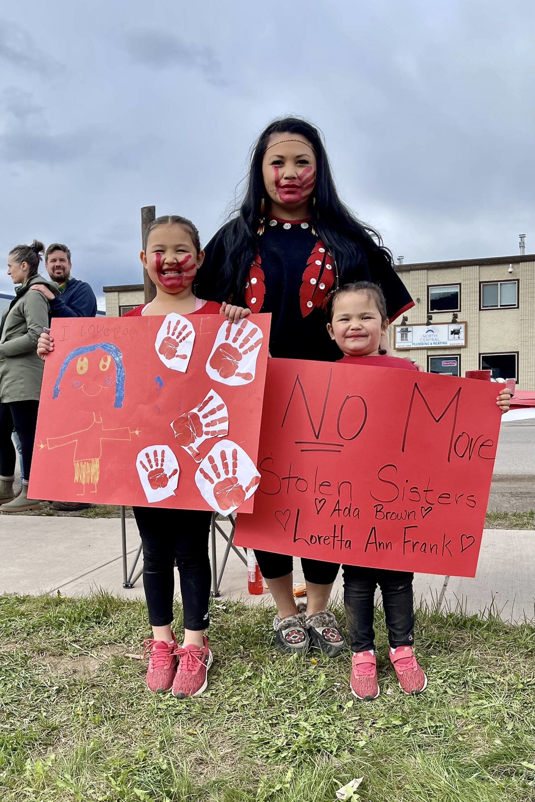 29054741_web1_220512-SIN-MMIWG-Day-Red-dress-day-photos_8