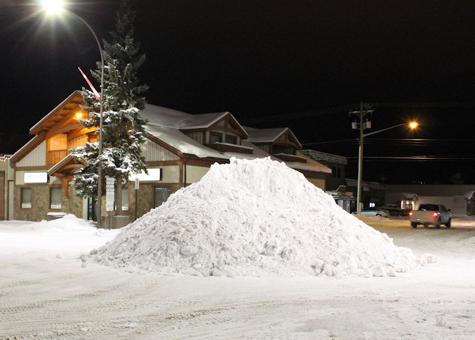 30845249_web1_200205-SIN-STANDALONE-snowpile-clearing_1