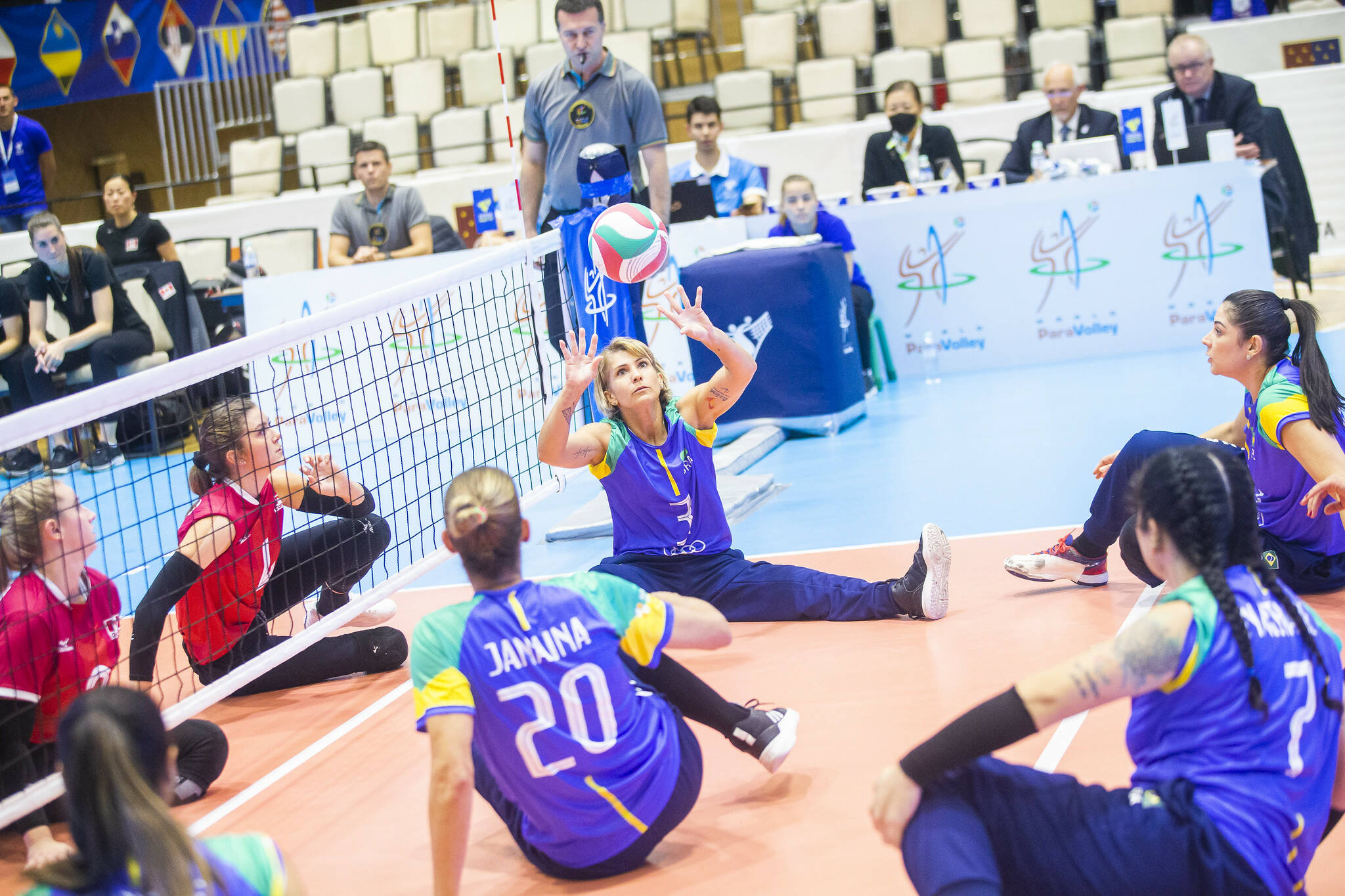 31041353_web1_221124-SIN-Para-Sitting-Volleyball-Canada-Silver-actiion-pic_1