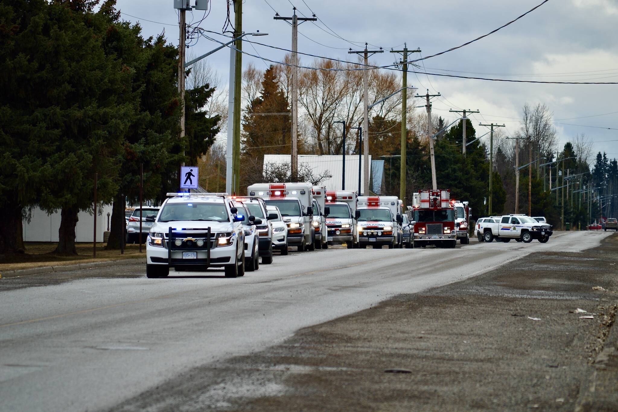 32334375_web1_230413-SIN-honourary-funeral-procession-for-Smithers-Paramedic-photos_2