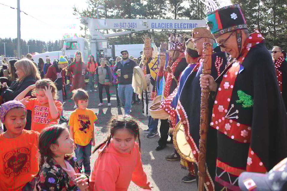 Wet’suwet’en hereditary chief Namoks (John Ridsdale) interacts with young children during a totem pole raising ceremony at Walnut Park Elementary School Sept. 30. (Tom Best/The Interior News)