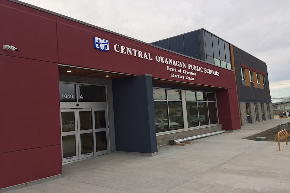 181017_kcn_school-district-office