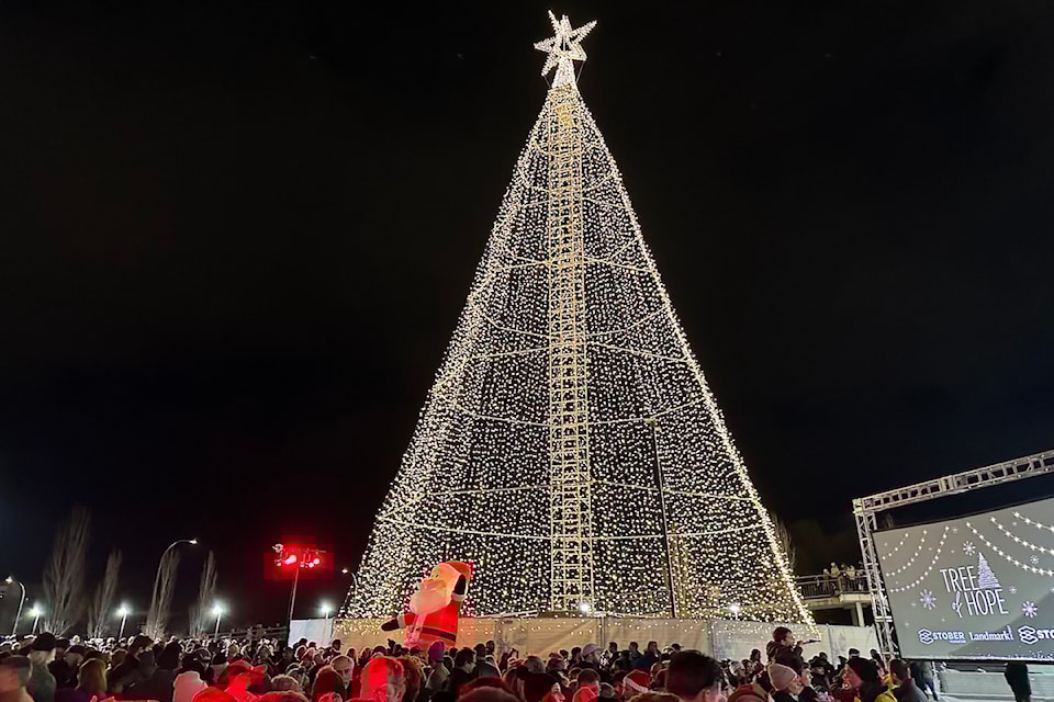 The annual Tree of Hope light-up took place in 鶹ѡ's Landmark District on Saturday, Nov. 23.