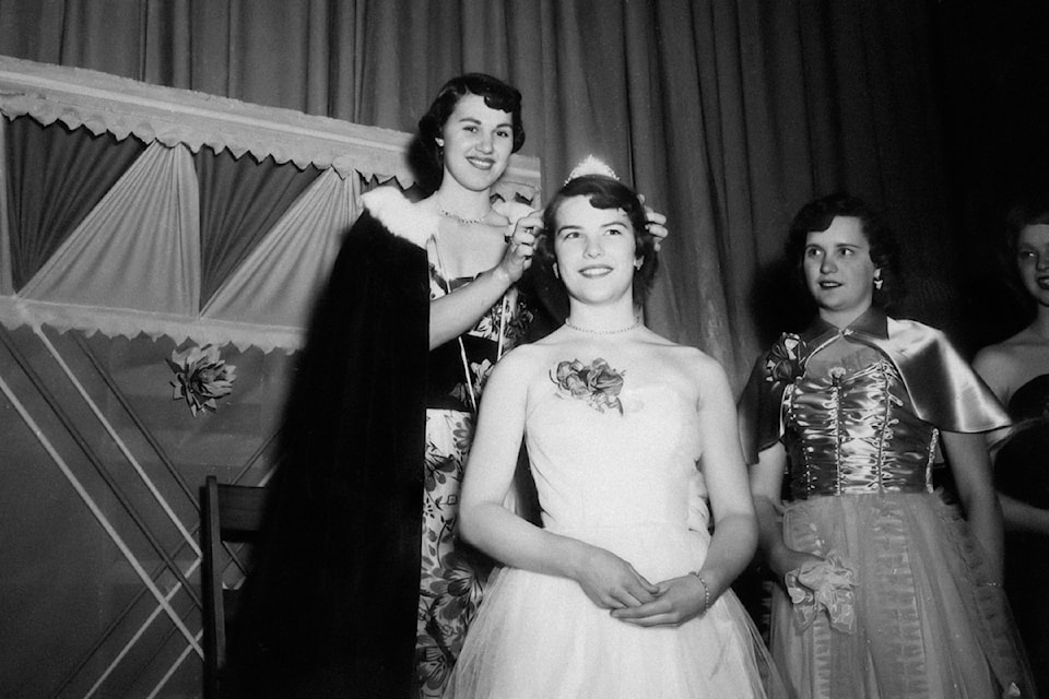 Prom for seniors on May 29, at Revelry in 91Ѽ 