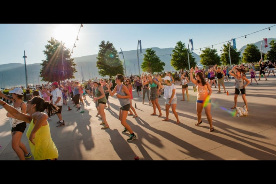 dancing-in-park