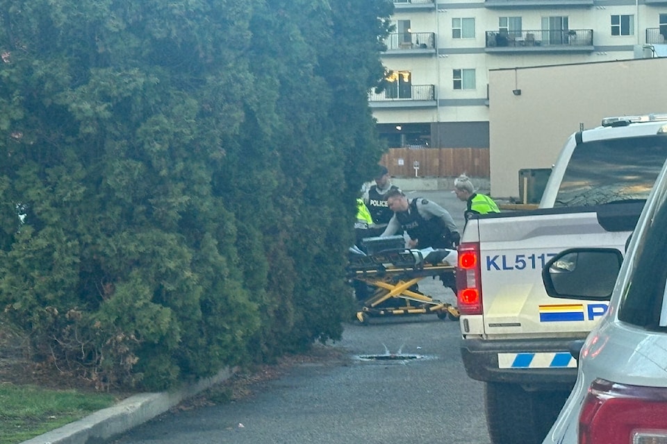 Officer injured during arrest in 91Ѽ. 