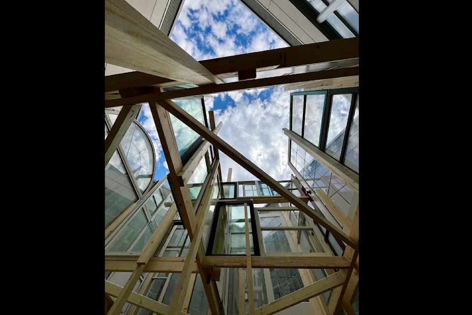 HANDMADE is an exhibition by Quebec-based Argentine sculptor José Luis Torres. 