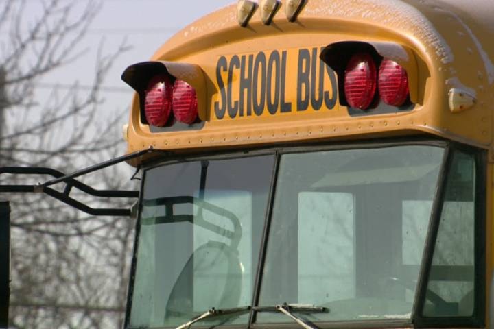 27512kelowna07school-bus-bm