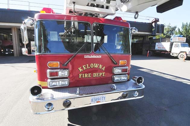 42542kelownaFiretruckfrontKFDweb