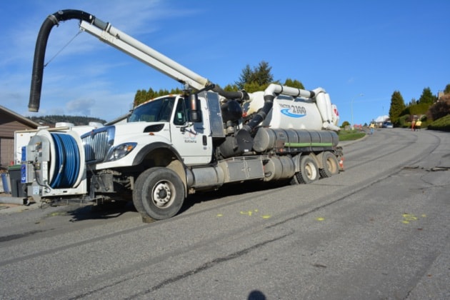 46240kelowna18sinkhole-web