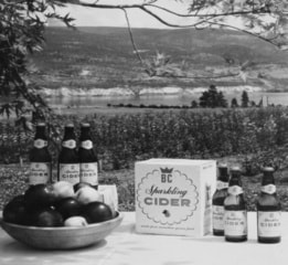 5447kelowna01BCSparklingCider1950-s