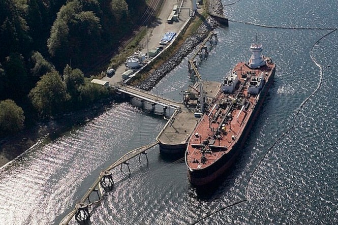 web1_oil-tanker-at-KM-Bby