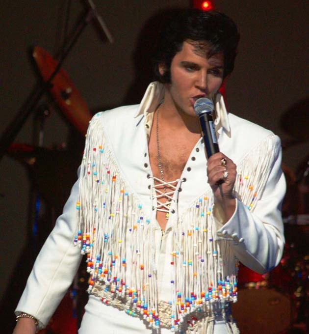 71128kelownaDonnieEdwards-Elvis