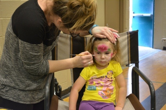 24741winfield170225-KCN-T-facepainting