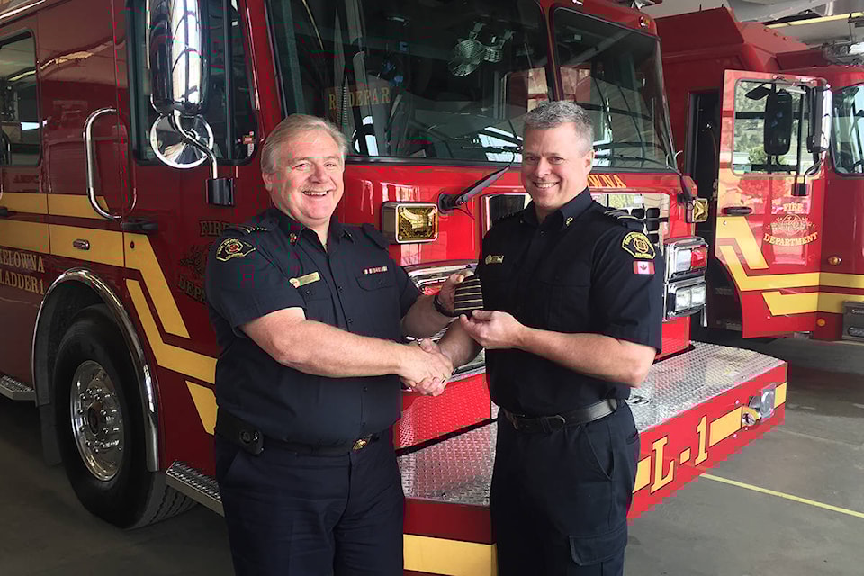 web1_170307-KCN--Kel-fire-chief-retires