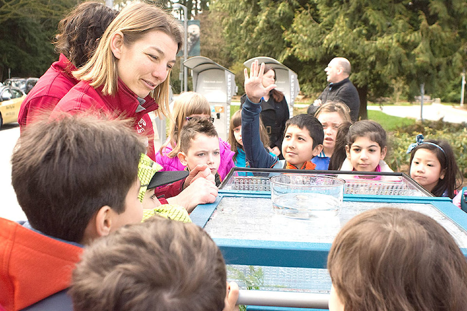 web1_170405_KCN-touch-tank