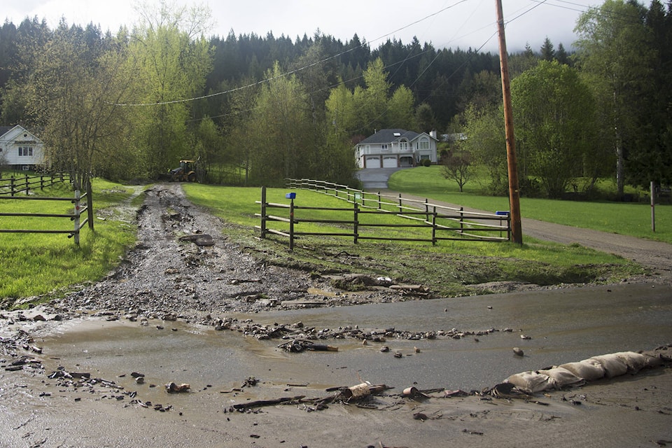 web1_20170505-SAA-Foothill-flooding-JE-0006