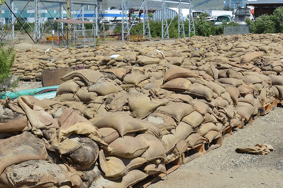 web1_170621-KCN-sandbags