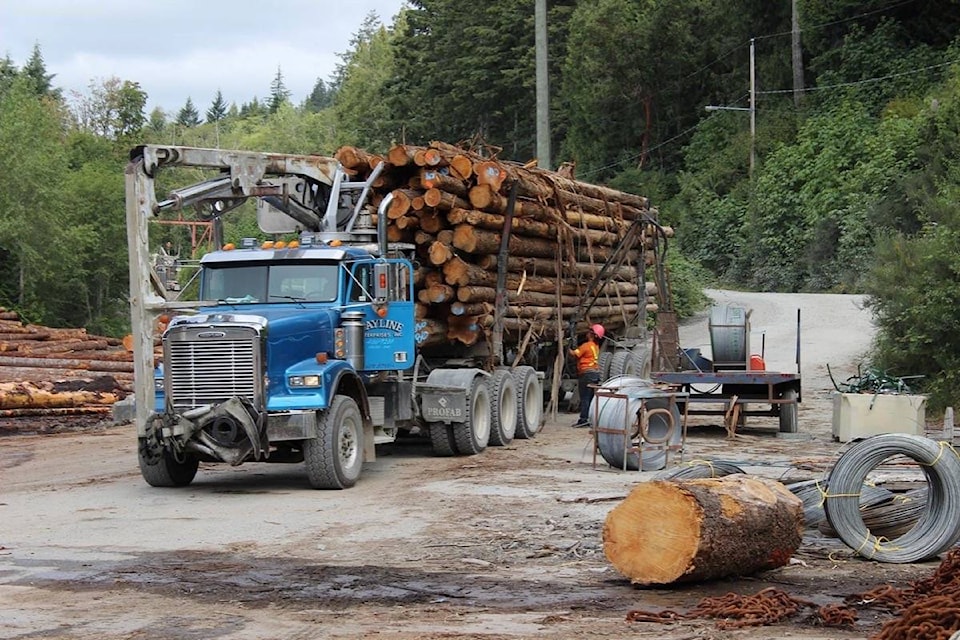 web1_170330-VMS-M-170330-VMS-logging-truck