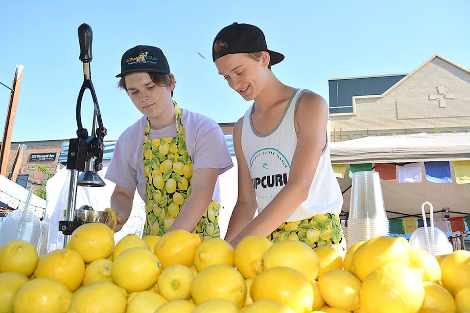 8166601_web1_170708-KCN-farmers-market